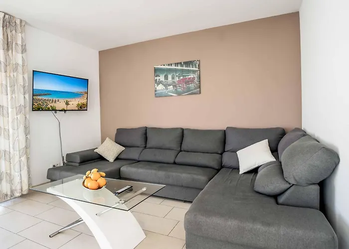 Вілла Primrose Адехе